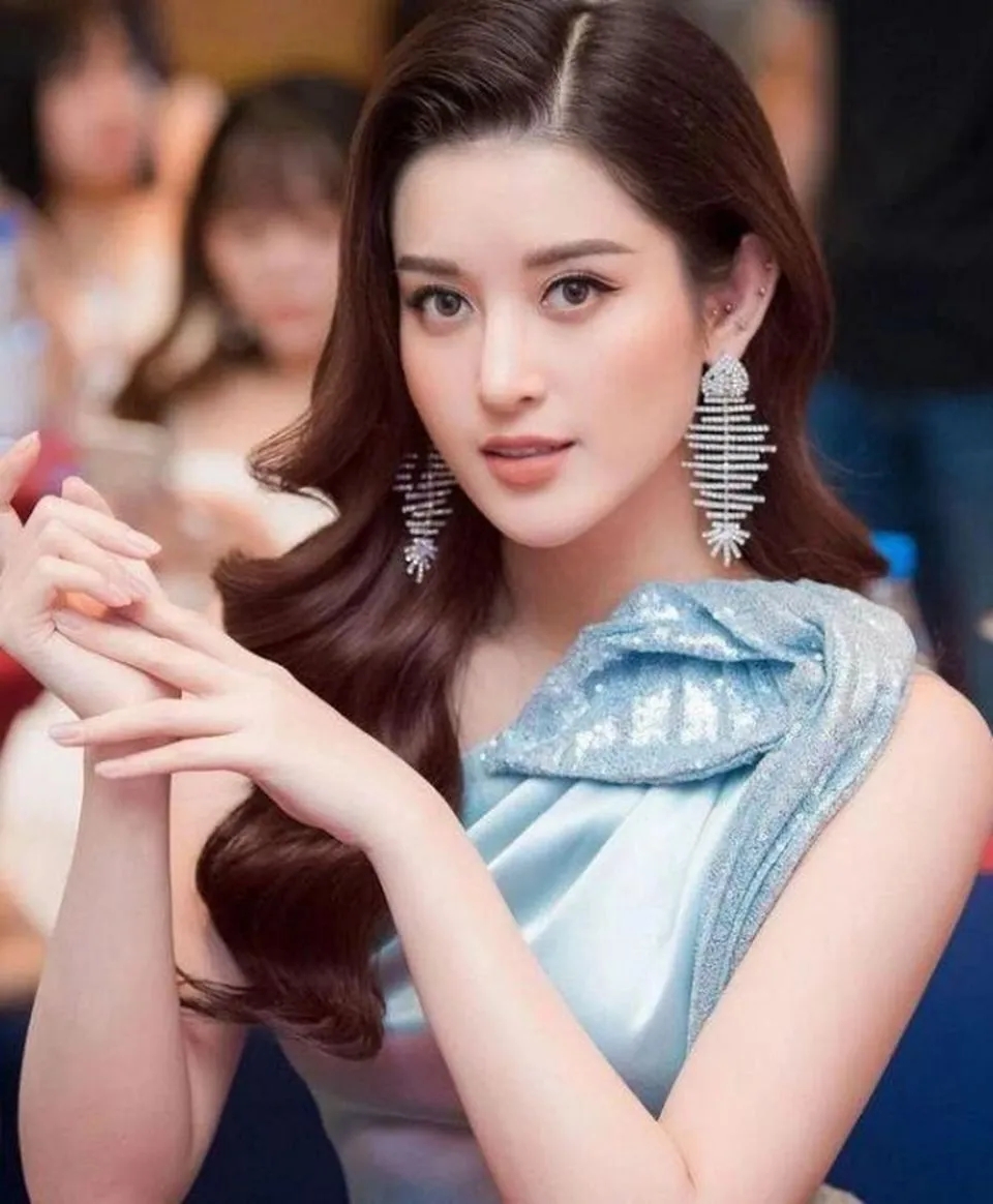“台剧女王”杨谨华,《影后》展现精湛演技,私下穿搭多元百变