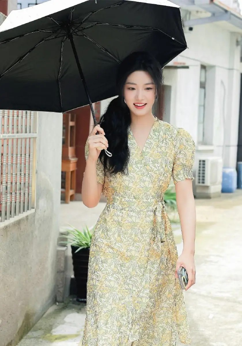 梅根新视频不卫生行为引热议,公众质疑其节目质量