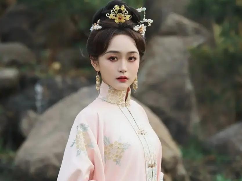 沈傲君才是中国最美的女人,不但人美,更主要的是心更美