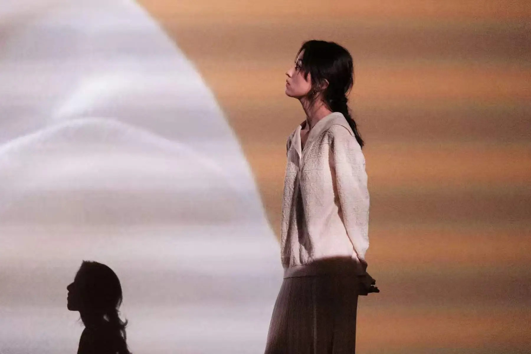 白玉兰奖预测，闫妮大概率压哨入围，杨幂杨紫能提名，肖战必无缘